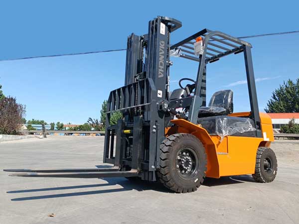 Electric forklift E25